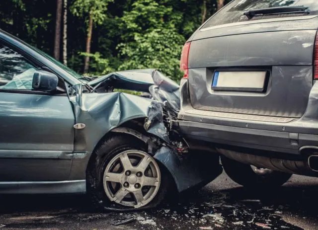 Nowoczesne technologie w samochodach: Wsparcie czy zagrożenie? Rola pomocy drogowej w kontekście wysoko zaawansowanych pojazdów”